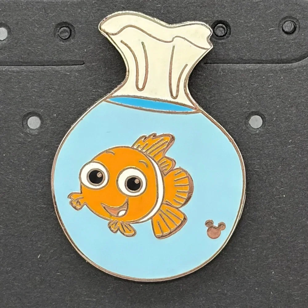 Disney Nemo in Fish Bag Pin 2005 Cast Lanyard Series Hidden Mickey Finding Nemo